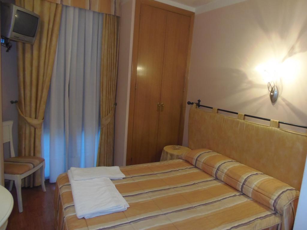 Hostal Stop Cantalejo Bagian luar foto